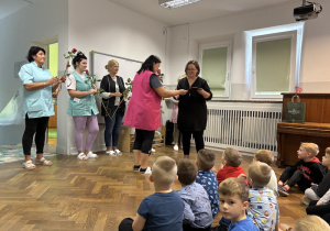 Pani dyrektor dziękuję pracownikom
