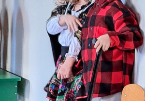 Dzieci przebrane za babcię i dziadka