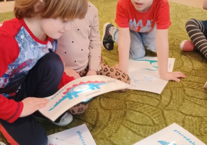 Dzieci odkrywają czym żywiły się dinozaury