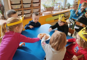 Słodki poczęstunek z okazji Dnia Kobiet