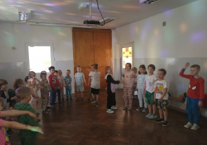 Dzieci podczas piżama party