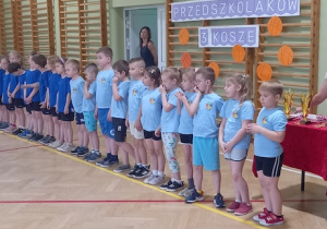 Dzieci z grupy IV na turnieju Trzy Kosze