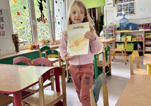 Dziewczynka znalazła obrazek w sali