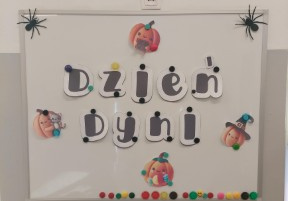 Tablica z napisem ,,Dzień Dyni''
