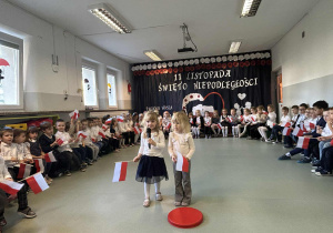 Dziewczynki mówią wiersz