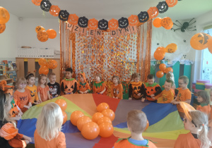 Zabawy z balonami i chusta animacyjną