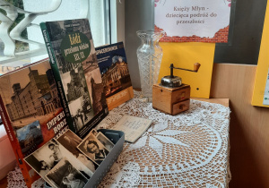 Książki o Księżym Młynie, zdjęcia, młynek