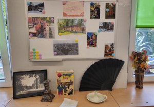 Książki, zdjęcia Księżego młyna, czarny wachlarz