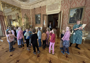 Dzieci szukają zwierząt