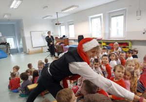Św. Mikołaj zadaje dzieciom pytania