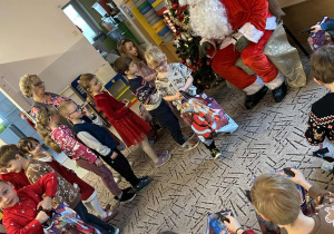 Rozdawanie prezentów