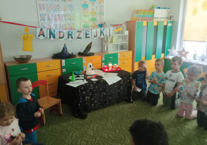 Dzieci losują wróżby