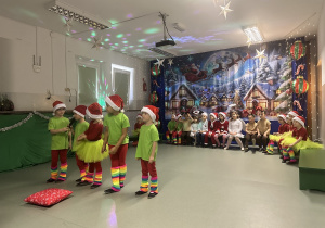 Dzieci w roli elfów