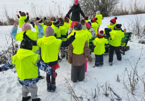 Dzieci naśladują ruchy