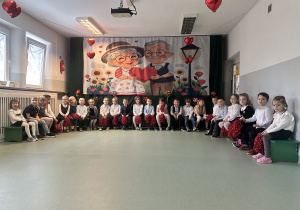 Dzieci przygotowują się do występu