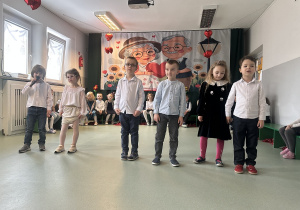 Dzieci recytują wiersze