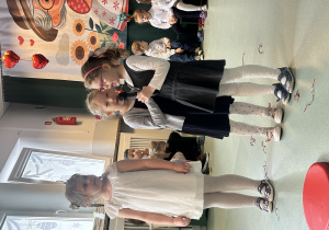 Dzieci recytują wiersze