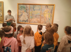 Dzieci dopasowują paletę barw do obrazów