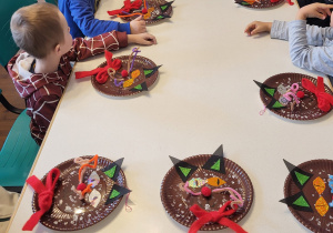 Dzieci ze skończonymi kotkami