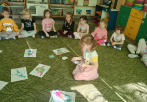 Dzieci odkrywają czym żywiły się dinozaury