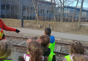 Dzieci odkrywają dawne torowisko